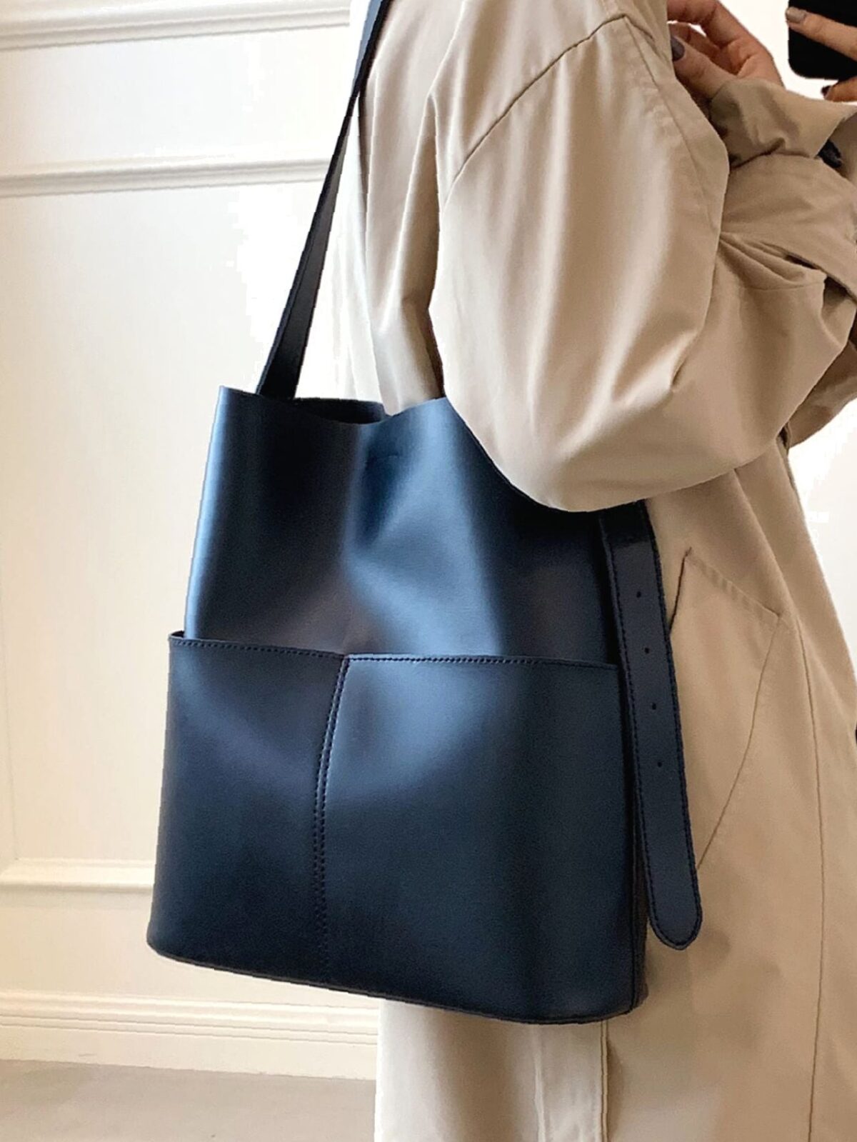 The Elegant 'Épure' Is Longchamp's Take On A Minimalist Bucket Bag